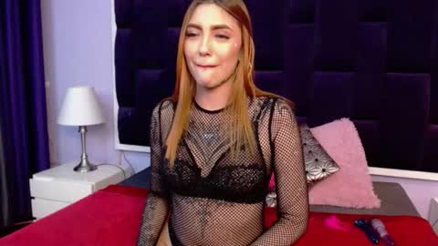 Snapshot of antonellabrith chatting on 1, 10, 2025 antonella and sasha online show from 1, 10, 2025