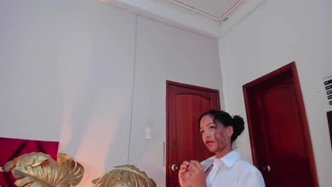 AntonellaHall  online show from 8, 3, 2025