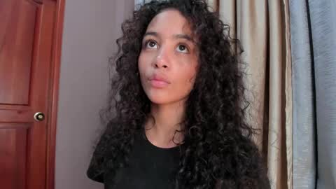 Snapshot of antonellahall_ chatting on 5, 5, 2026 AntonellaHall online show from 5, 5, 2026