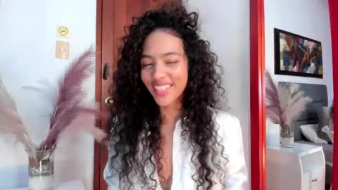 Snapshot of antonellahall_ chatting on 20, 5, 2026 AntonellaHall online show from 20, 5, 2026