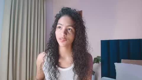 Snapshot of antonellahall_ chatting on 6, 6, 2026 AntonellaHall online show from 6, 6, 2026