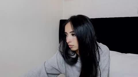 antonellariva_ online show from 6, 1, 2026