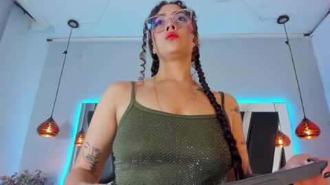 Snapshot of antonellepiercee chatting on 4, 1, 2025 A N T O N E L L E online show from 4, 1, 2025