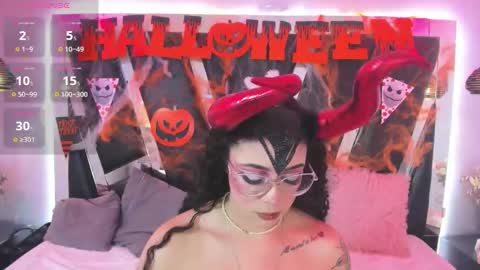 A N T O N E L L E  online show from 18, 10, 2025