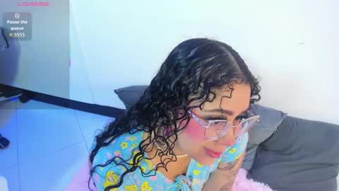 A N T O N E L L E  online show from 15, 11, 2025