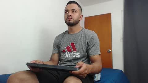 Snapshot of antony_smithh chatting on 5, 2, 2025 antony_smithh online show from 5, 2, 2025