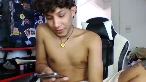 Snapshot of anuardhm chatting on 4, 11, 2025 AnuarDHM online show from 4, 11, 2025