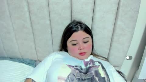   Independent model  online show from 25, 1, 2025