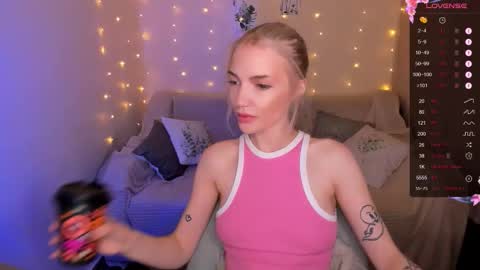 Snapshot of anyataylorr chatting on 10, 9, 2025 Anya online show from 10, 9, 2025