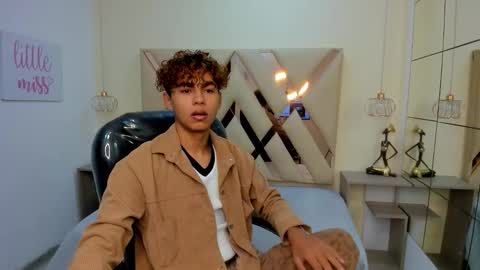 anyelotwink online show from 15, 1, 2026