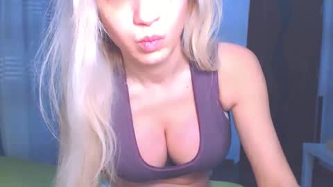 Snapshot of anysadoll chatting on 15, 12, 2024 An online show from 15, 12, 2024