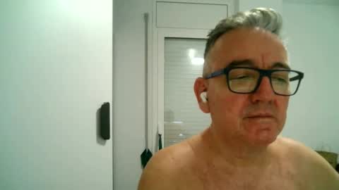 Snapshot of apixaba chatting on 14, 10, 2025 furry bear online show from 14, 10, 2025