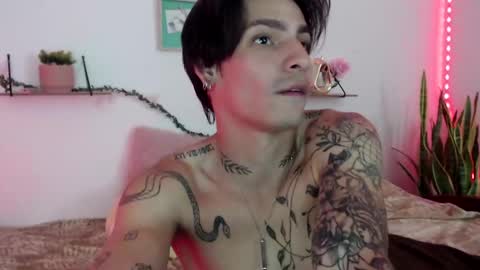 Snapshot of apolo01_ chatting on 1, 1, 2025 Apolo online show from 1, 1, 2025