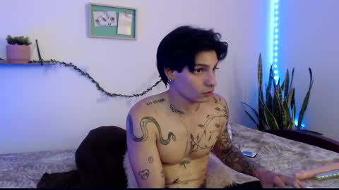 Snapshot of apolo01_ chatting on 8, 1, 2025 Apolo online show from 8, 1, 2025