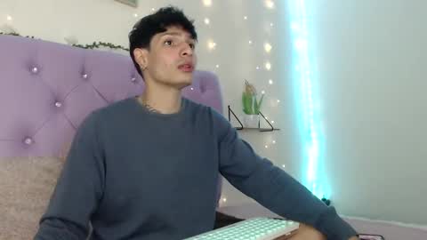 Snapshot of apolo01_ chatting on 2, 3, 2025 Apolo online show from 2, 3, 2025