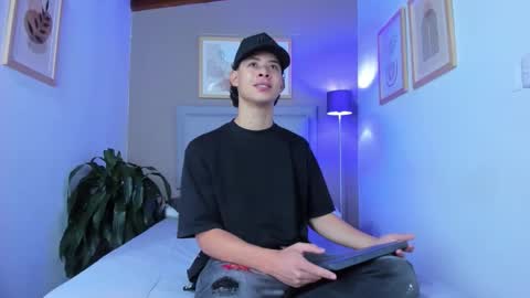 Snapshot of apoloricci chatting on 27, 10, 2025 Apolo twink online show from 27, 10, 2025