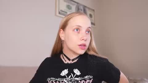 Snapshot of appr0ved chatting on 26, 6, 2026 REYNA my friend online show from 26, 6, 2026