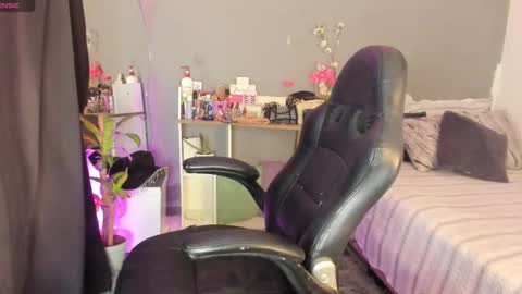 Snapshot of april_scarlett chatting on 21, 2, 2025 Scarlett Independent Model online show from 21, 2, 2025