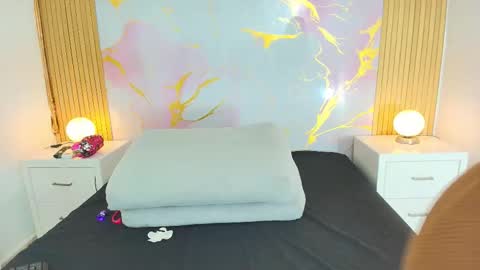 aprillross online show from 10, 2, 2026