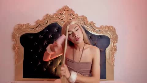 Ari  online show from 3, 12, 2025