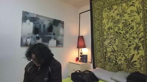 aria y orien  online show from 11, 11, 2025