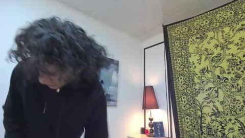 aria y orien  online show from 15, 12, 2025