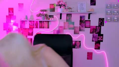 aria_blaze_ online show from 27, 4, 2026