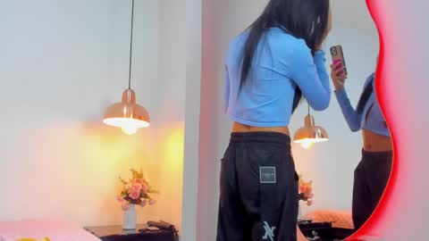 Snapshot of aria_millers1 chatting on 4, 4, 2026 aria_millers1 online show from 4, 4, 2026