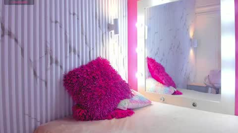 Aria Millers  online show from 4, 2, 2025