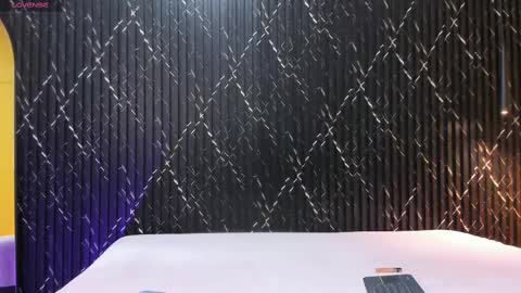 Aria Millers  online show from 25, 9, 2025