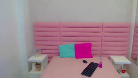 Snapshot of ariadna_princes chatting on 1, 2, 2025 ARIADNA online show from 1, 2, 2025