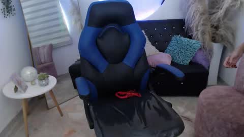 ariah_cute online show from 18, 4, 2026