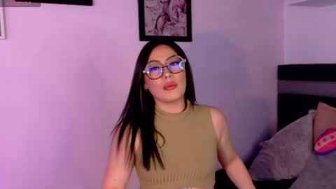 Snapshot of arialux_ chatting on 8, 7, 2026 Aria online show from 8, 7, 2026