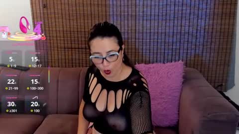 Snapshot of ariana_cross_ chatting on 10, 9, 2025 Ariana Cruz online show from 10, 9, 2025