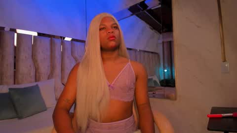 Snapshot of ariana_grande233 chatting on 11, 2, 2026 ariana_grande233 online show from 11, 2, 2026