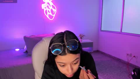 Snapshot of ariana_pierce chatting on 15, 11, 2025 Ariana online show from 15, 11, 2025
