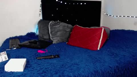 help me 100 hands up my OF is Free  online show from 22, 2, 2025