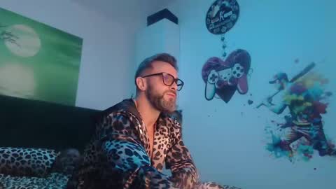 Snapshot of ariandeluna chatting on 5, 1, 2025 ariandeluna online show from 5, 1, 2025