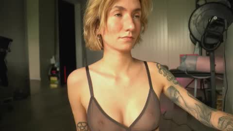 Snapshot of arianna_richi chatting on 11, 3, 2025 Olivka online show from 11, 3, 2025