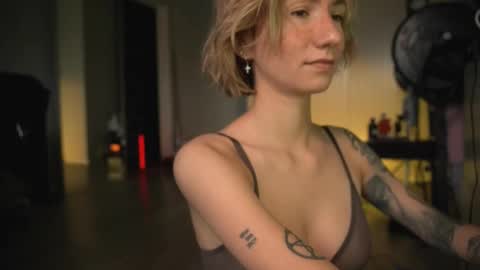 Snapshot of arianna_richi chatting on 12, 3, 2025 Olivka online show from 12, 3, 2025