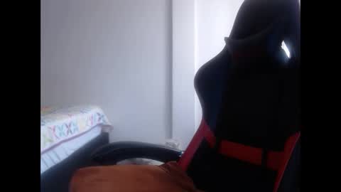 ariannaloovel online show from 2, 1, 2025