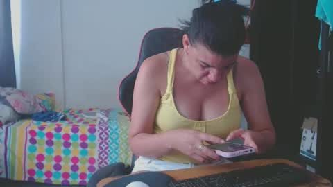 Snapshot of ariannaloovel chatting on 6, 4, 2026 ariannaloovel online show from 6, 4, 2026