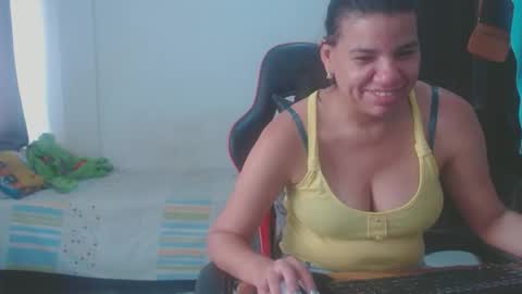 Snapshot of ariannaloovel chatting on 15, 4, 2026 ariannaloovel online show from 15, 4, 2026