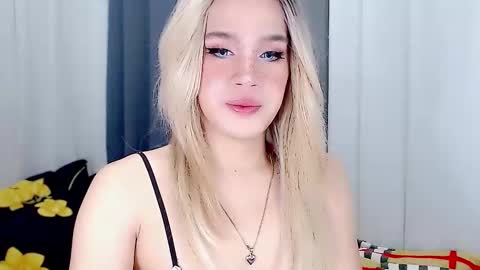 Snapshot of arianne_xoxo777 chatting on 1, 3, 2025 ARIANNE CUMS online show from 1, 3, 2025
