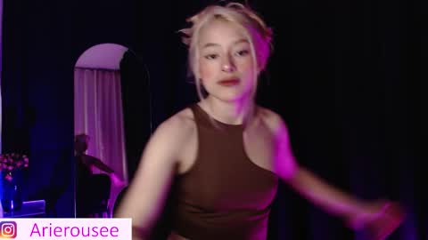 Snapshot of arie_rousee_sub chatting on 15, 12, 2025 ARIE online show from 15, 12, 2025