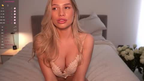 Snapshot of arielbell_ chatting on 21, 9, 2025 Ariel online show from 21, 9, 2025