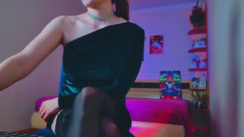 Snapshot of arielstonks_lovee chatting on 7, 1, 2025 arielstonks_lovee online show from 7, 1, 2025