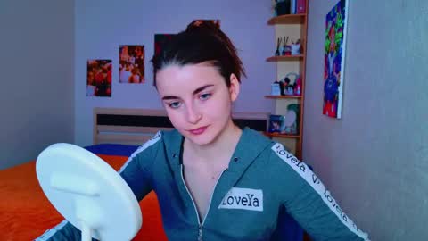Snapshot of arielstonks_lovee chatting on 4, 3, 2025 arielstonks_lovee online show from 4, 3, 2025