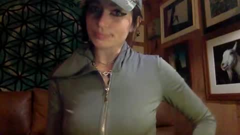 Snapshot of arielwyld chatting on 10, 3, 2025 ariel colin when hes here online show from 10, 3, 2025