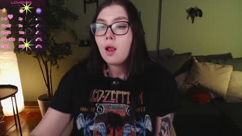 Snapshot of arizonaa_muse chatting on 5, 12, 2024 Astrid online show from 5, 12, 2024